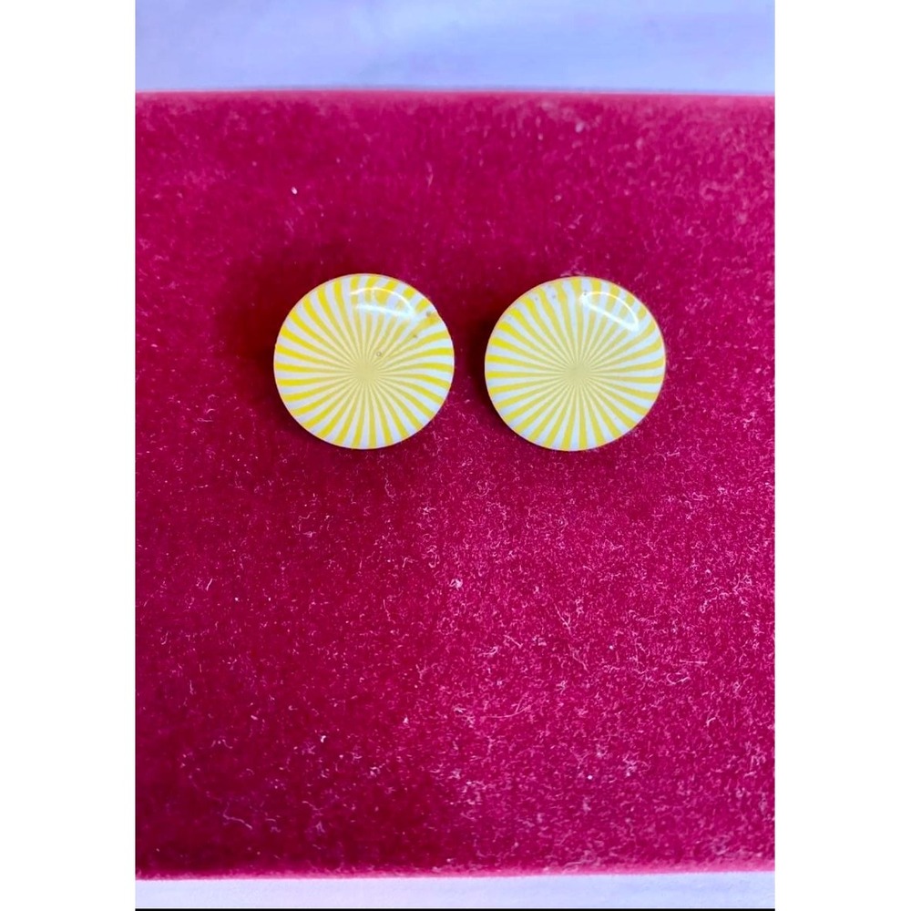 Vintage Yellow Starburst Button Earrings‎